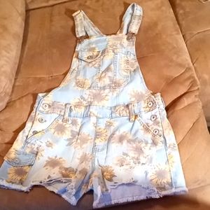 No boundaries S Sun flower Overalls size small 🌻